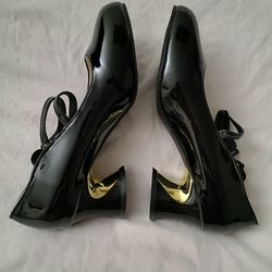 WOMENS SIZE 6.5 BUTTERFLY DESIGN HEELS