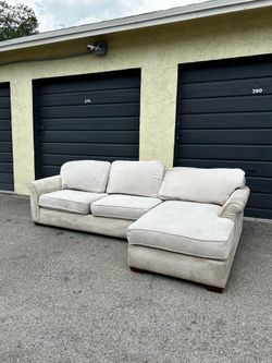 L-Shape Sofa w/ Chaise Sectional - Free Local Delivery