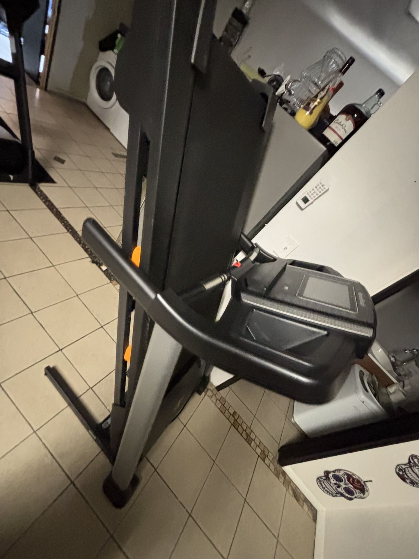 Treadmill Like New (WiFi)