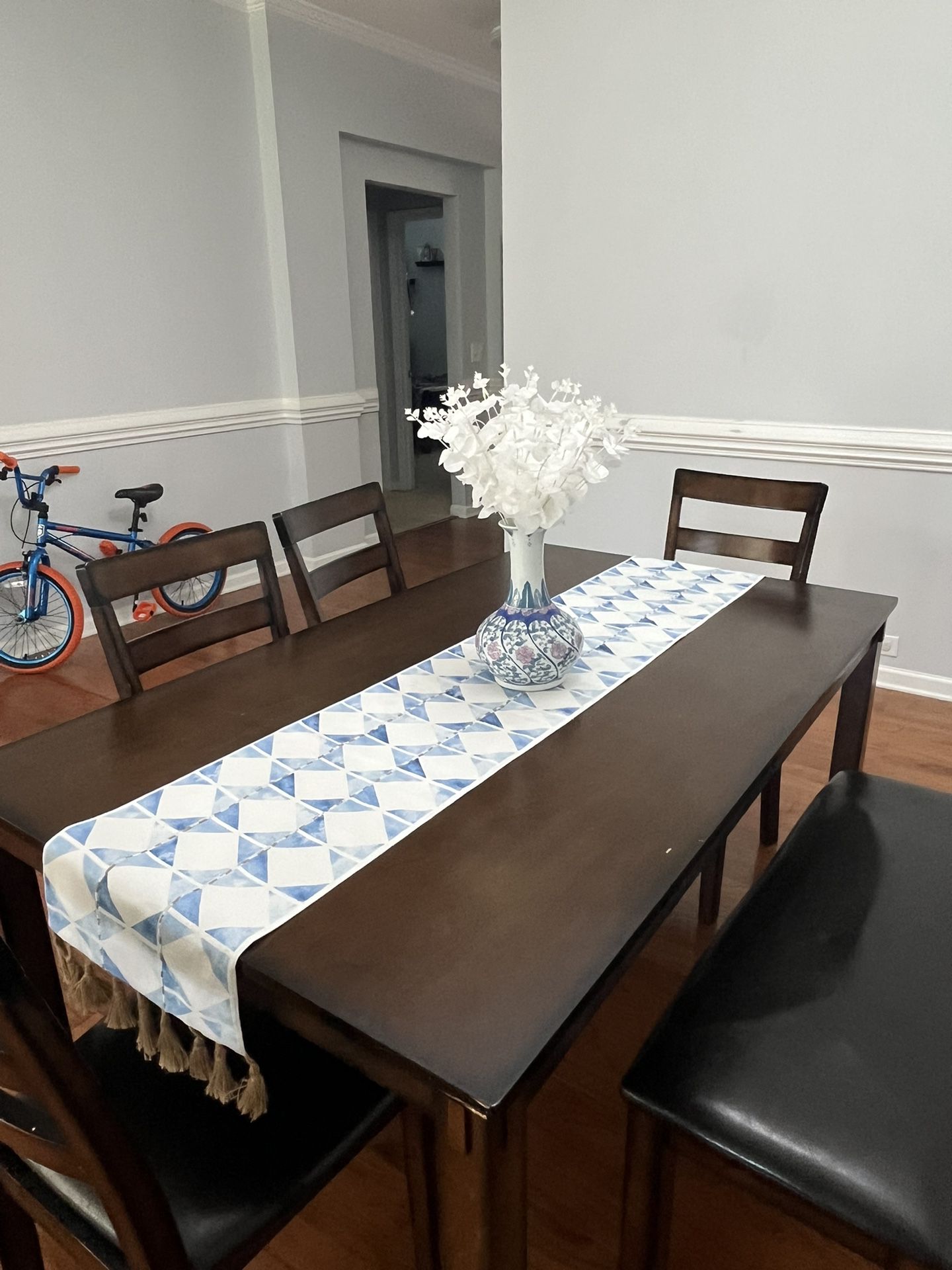 Dinning Table With 4 Chairs And Bench