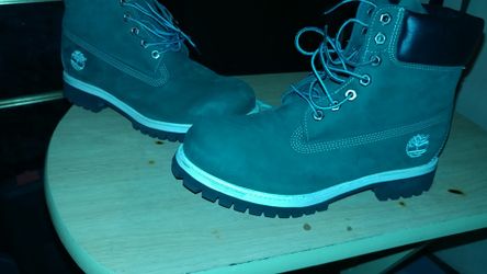 Green suede tombs very nice worn once