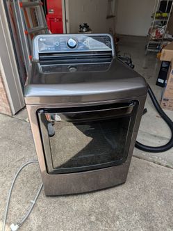 LG Gas Dryer 7.3 cu. ft. Ultra Large Capacity TurboSteam™ with EasyLoad™ Door