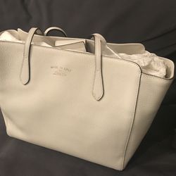 Gucci Swing Large Tote Bag in off White Brand new 100% Authentic