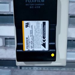 FujiFilm FinePix JV100-BLK-12 MP-Digital Camera