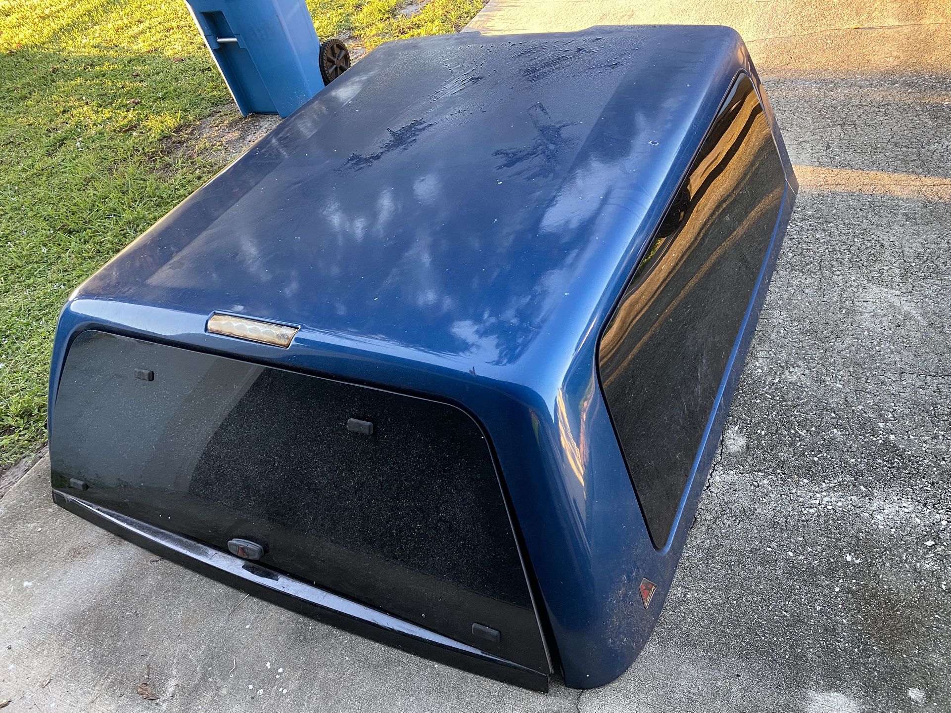 LEER 100XQ Truck Cap (Camper Shell)