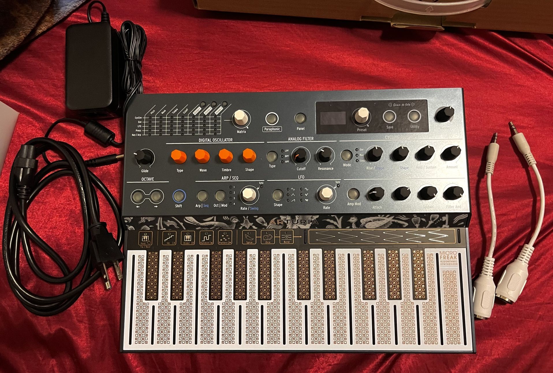 Arturia MicroFreak Hybrid Synthesizer 