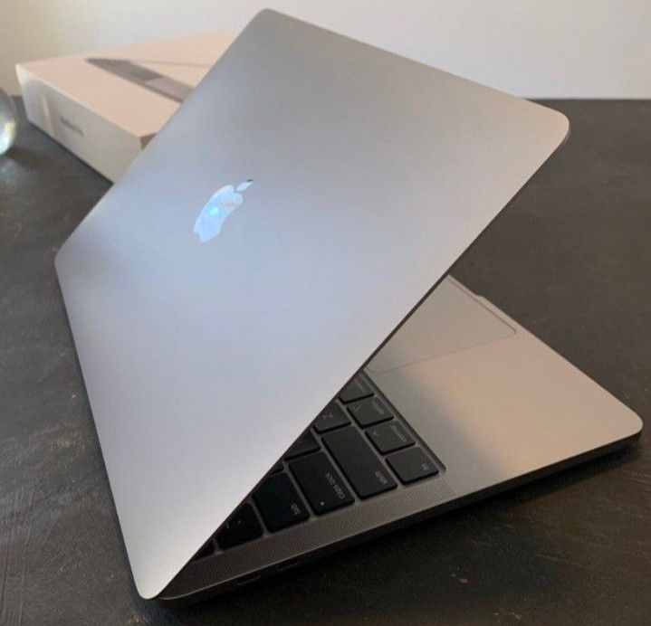 Apple Mackbook Pro 15inch Laptop 