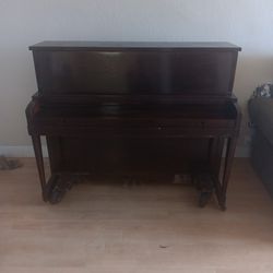} Hamilton Piano Built Baldwin For Sale(Doesn't Included A Chair.)