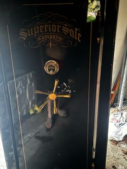 Superior Safe Company Large Heavy Duty Combination Safe 60 Min Fire, Black  Comes with paperwork. security and alarm system.. 2500 obo