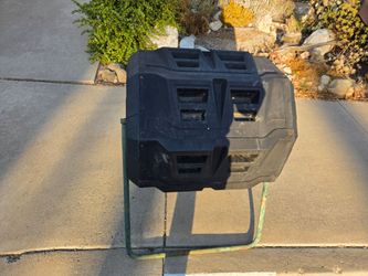 Curb alert! Tumbling Compost Bin with Stand