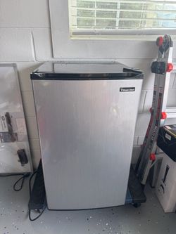 Magic Chef Mini Fridge – Clean & Works Great – $100 OBO