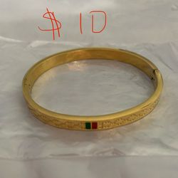 BRACELET