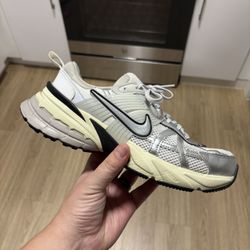 Nike V2k Running Shoes