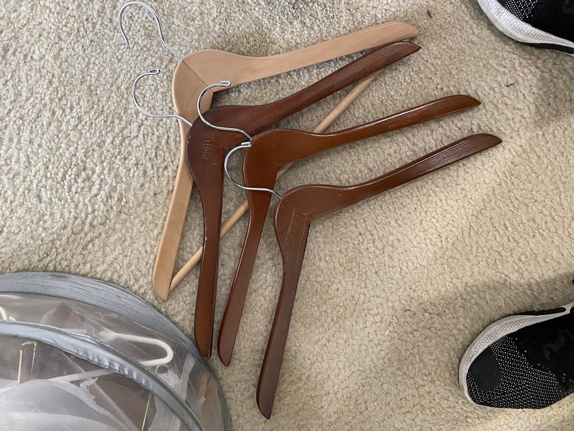 Wooden hangers Large quantity