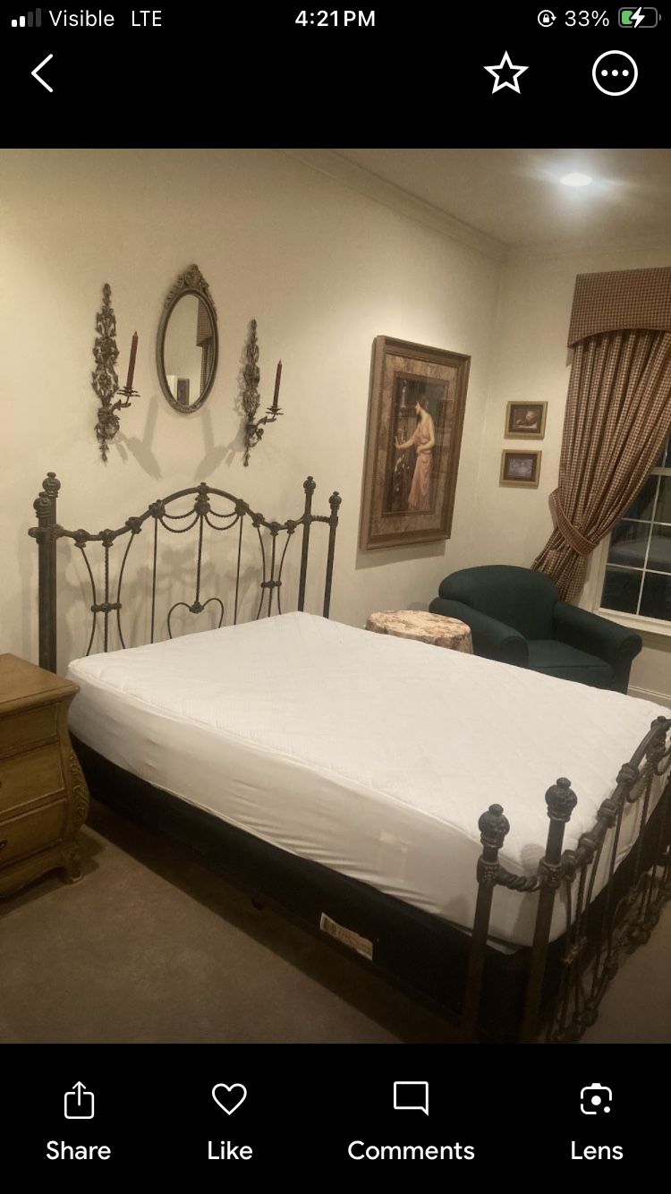 WROUGHT IRON QUEEN BED (MATTRESS & BOX SPRING INCLUDED)