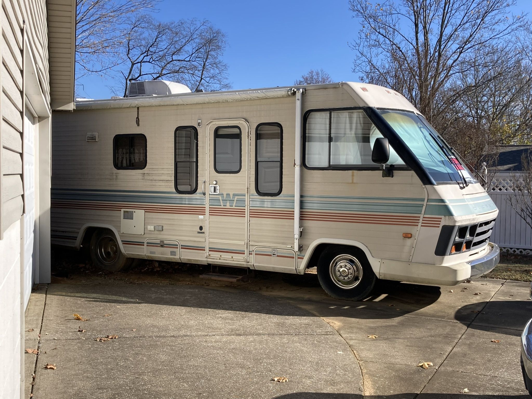RV Motorhome - 1987 Chieftain Winnebago 27 Feet