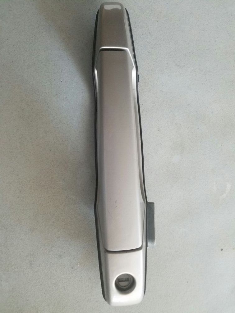 2007 GMC Yukon door handle