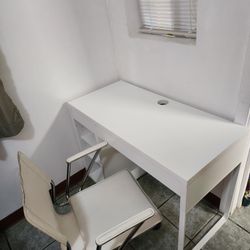 White Desk & Chair Set – Sturdy, Space-Saving