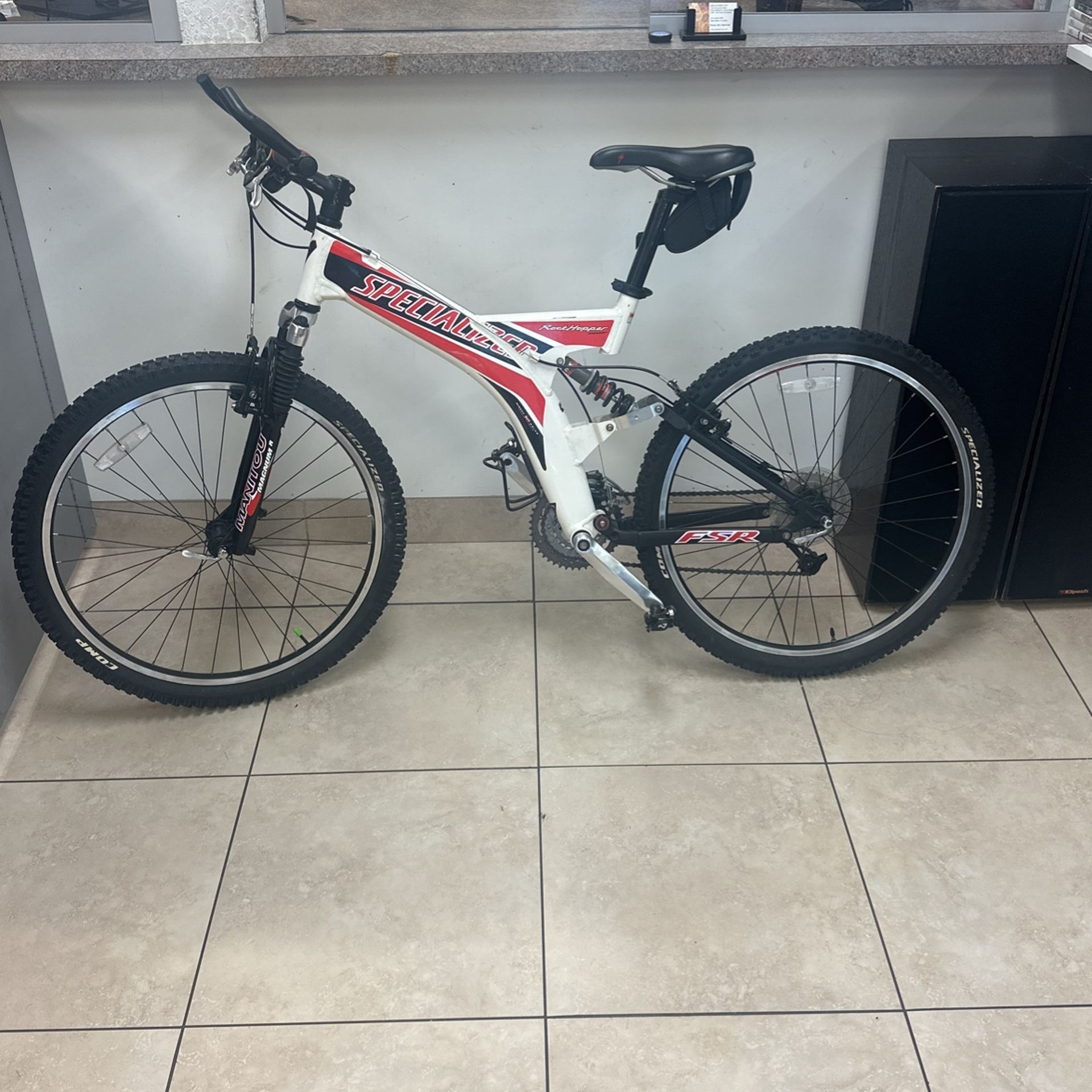 Specialized Rockhopper Mountain Bike 26” 