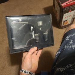 Liquor Flask With Shot Glasses