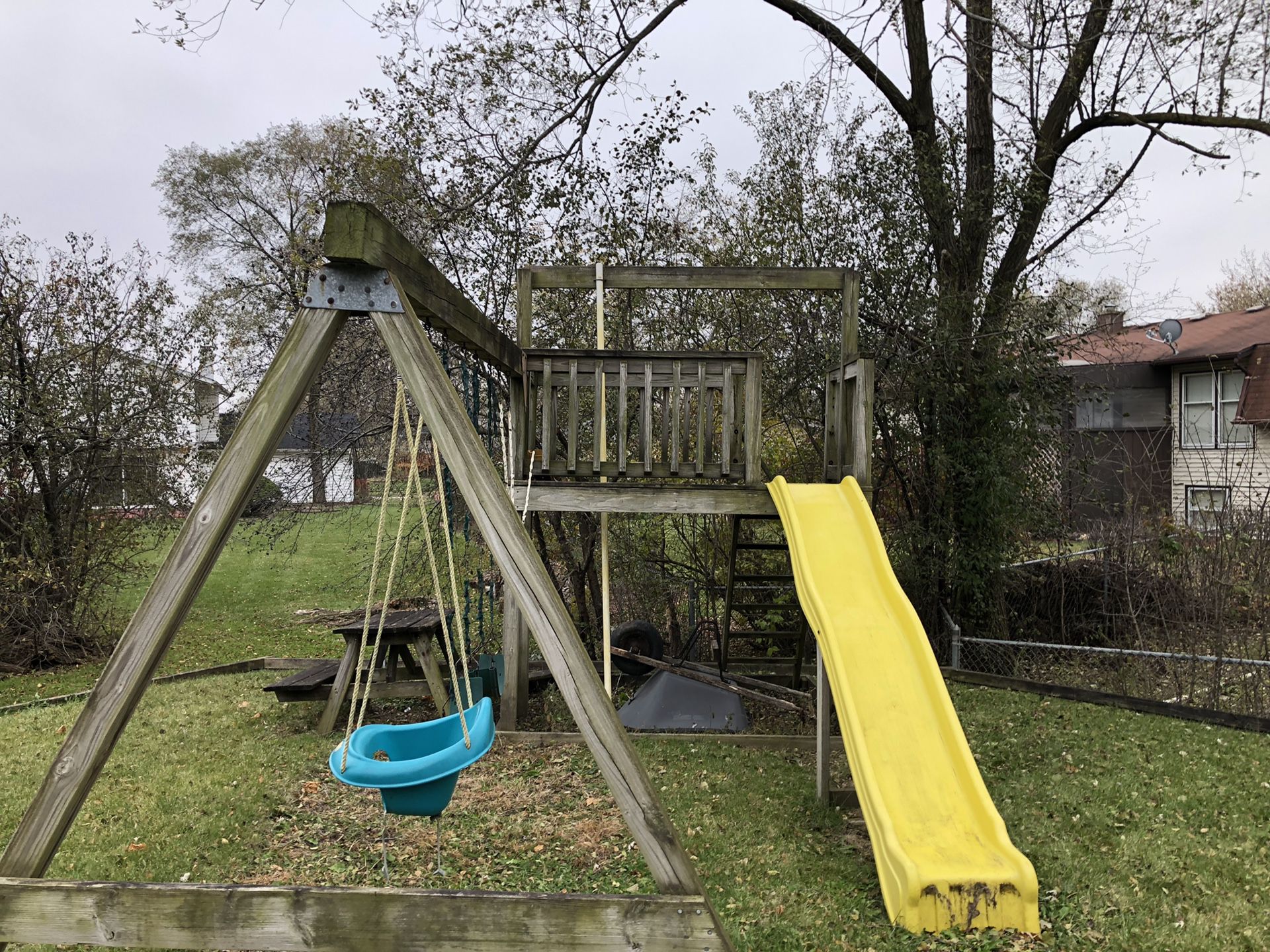 FREE Outdoor play set!
