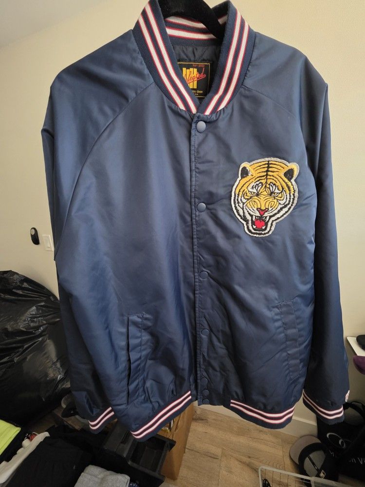 Undefeated Bomber Jacket L