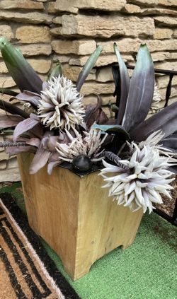 Large decorative planter 