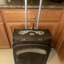 Vendo Maleta Mediana Documentada 50 Lbs