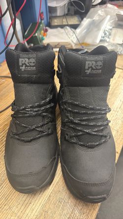 Black Tim’s Size 8.5 wide.