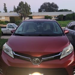 2018 Toyota Sienna 8 Passenger Van 