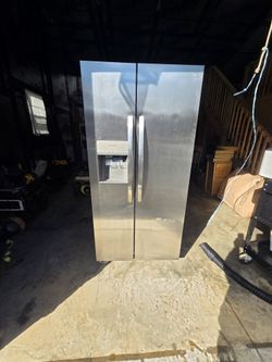 Frigidaire Model FRSS2323AS