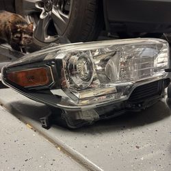 Toyota Tacoma 3rd gen headlights OEM