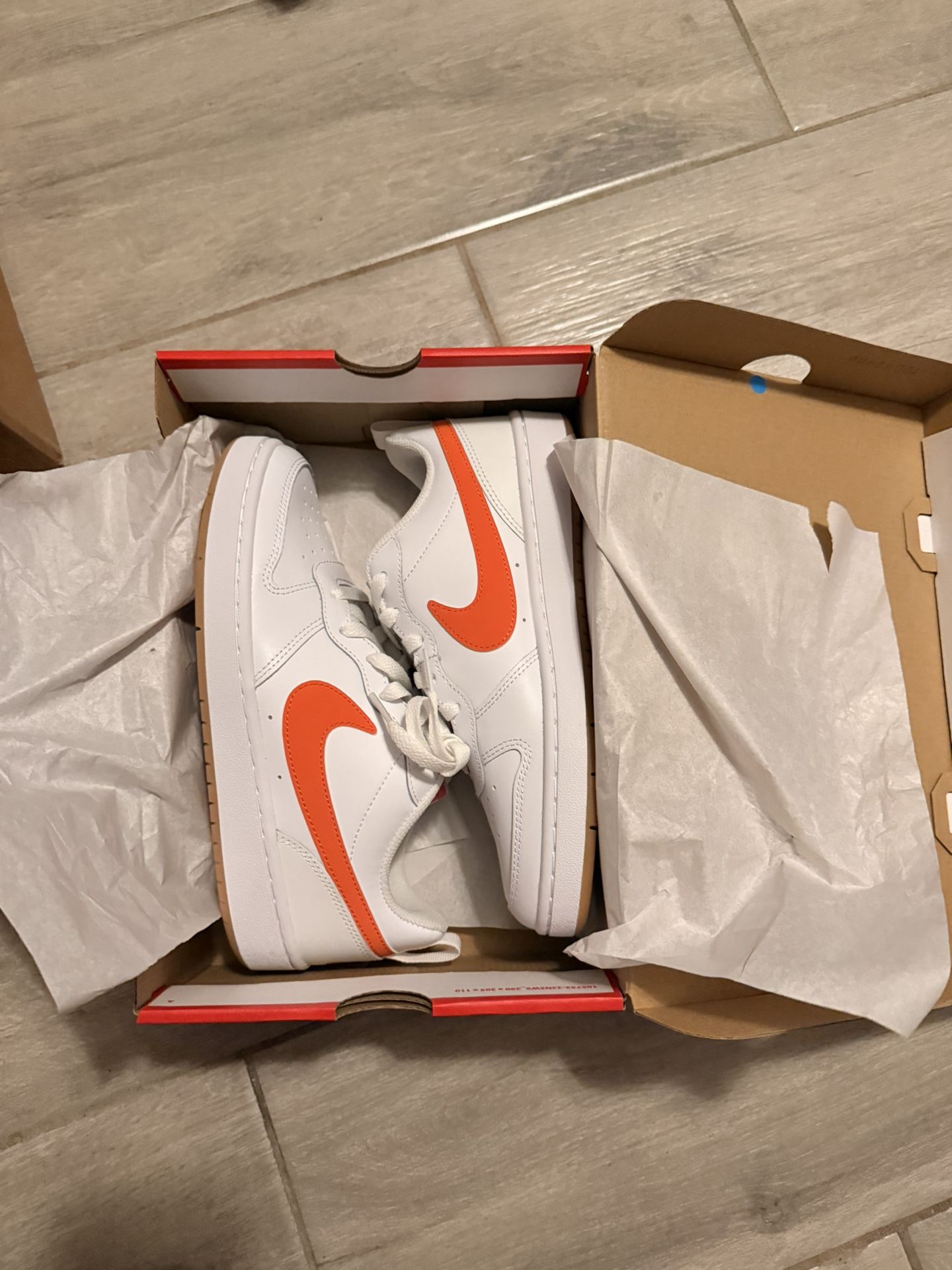 Nike Court Borough Low 2