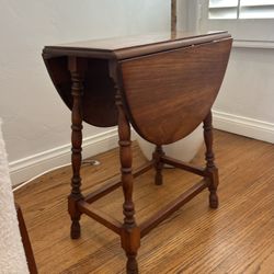Vintage Petite Wood Drop Leaf Side Table English Country Grandmillennial Spindle Legs Accent Antique Nightstand End table Side Table Bedstand Table D 
