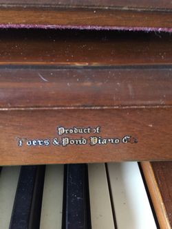 Piano upright With Bench