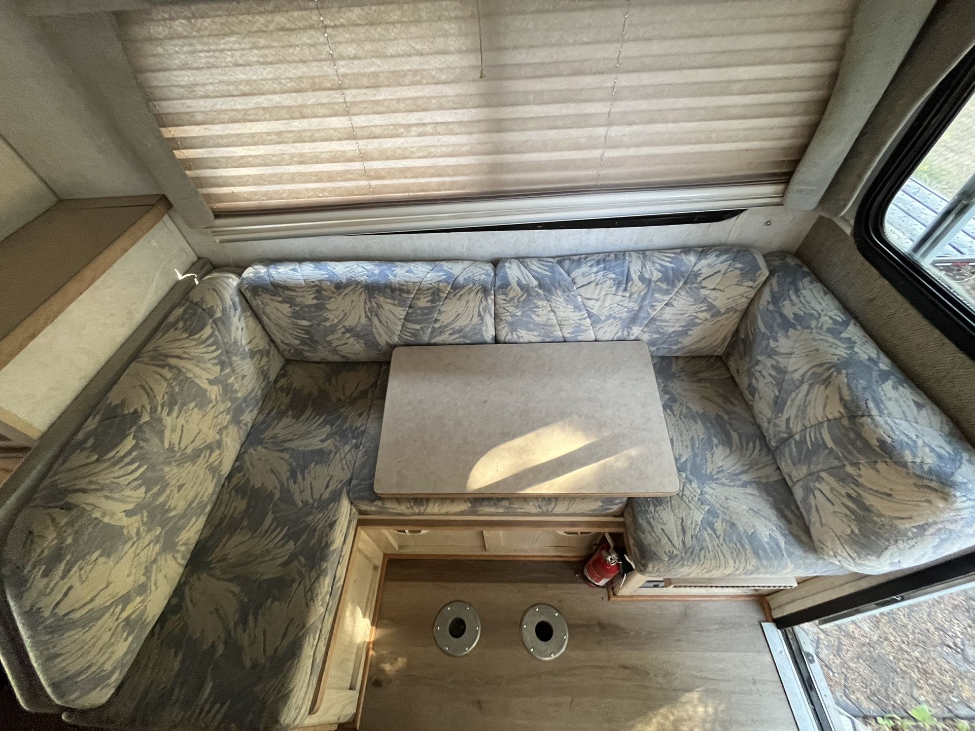 2001 2001 Bigfoot Camper Roof Air, And Awning Generator 1 Owner 2001 Bigfoot Camper Roof Air