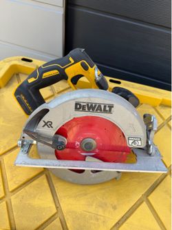 20-Volt MAX 7-1/4 in. Cordless Circular Saw (Tool Only)