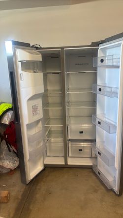 Samsung 36’ refrigerator in freezer with icemaker
