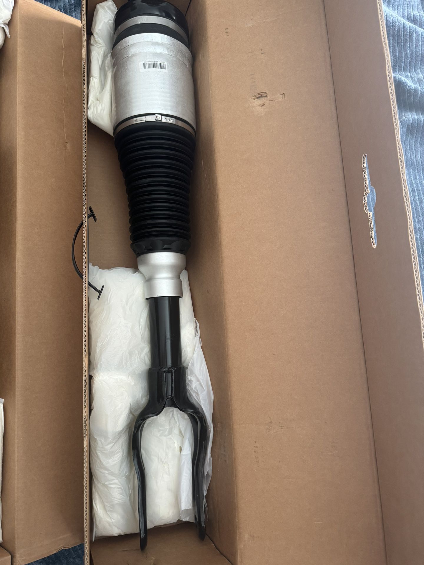 Front Left Air Suspension Shock Absorber Strut for Jeep Grand Cherokee WK2 2011-2016 OEM (contact info removed)3AE