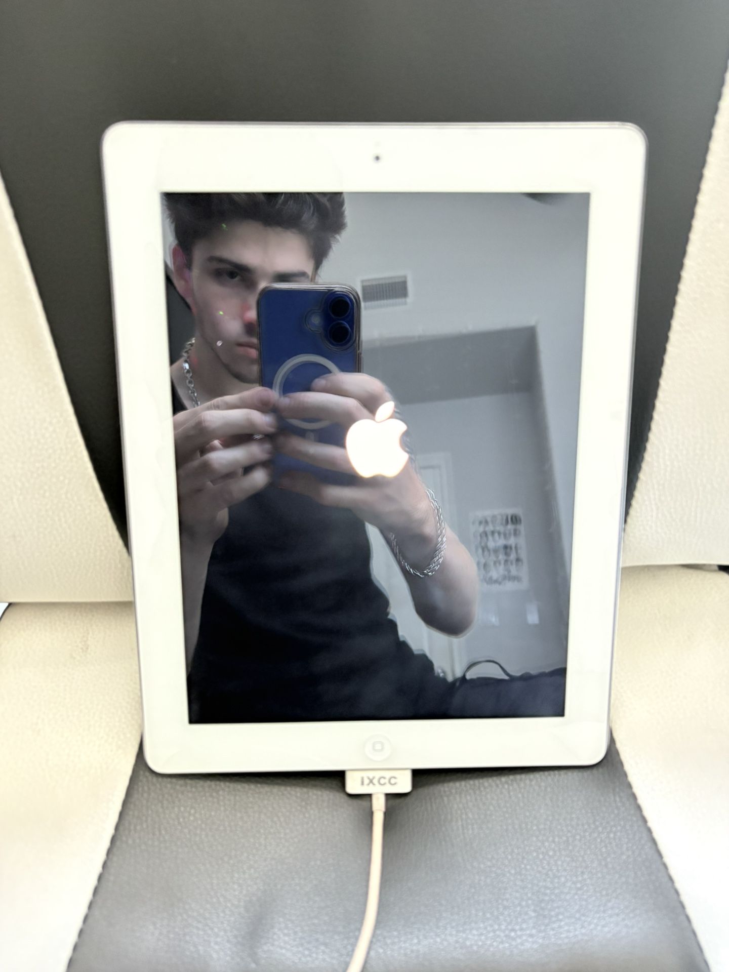 iPad 2nd Generation (32 GB)