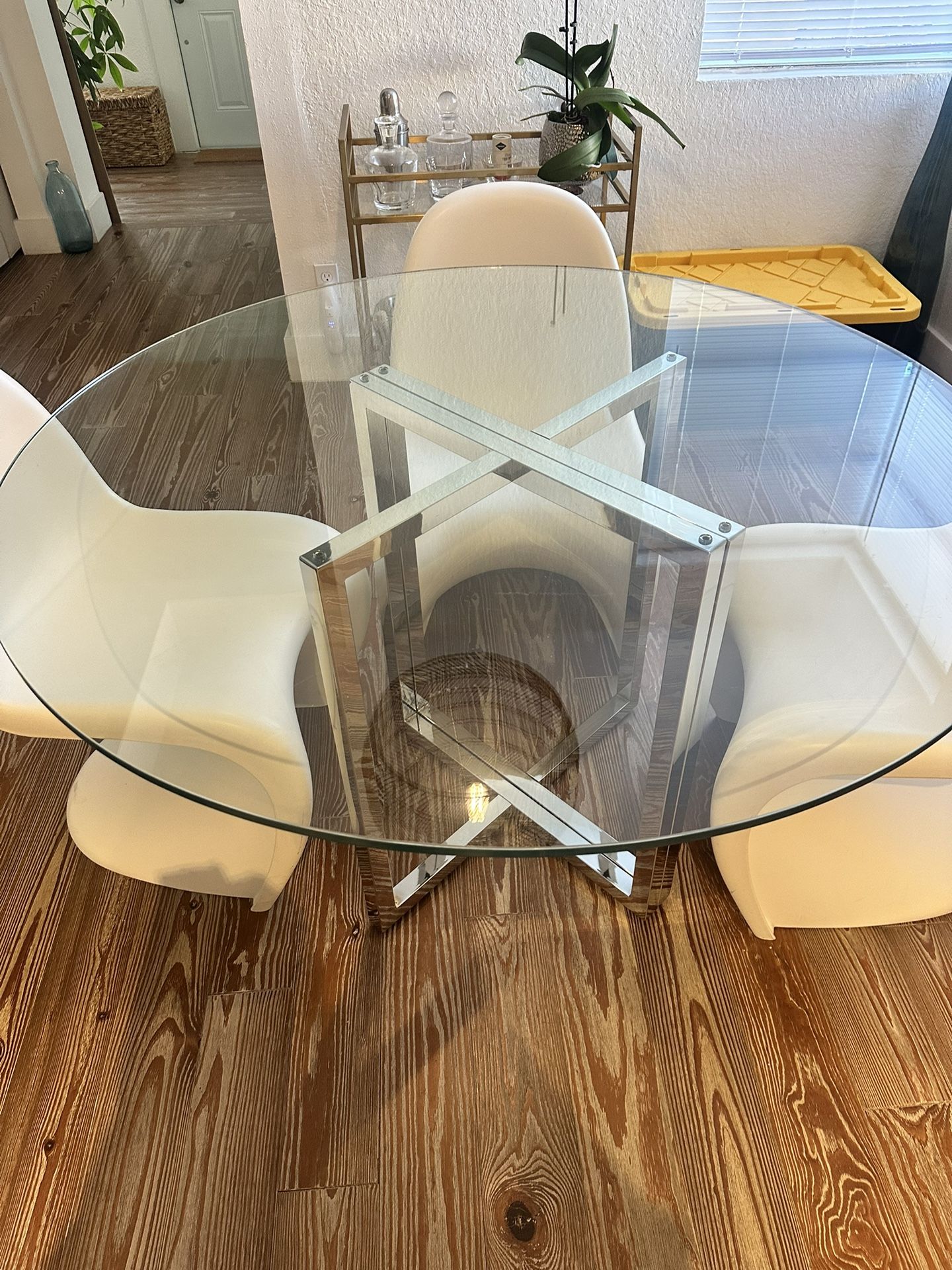 Round Glass Table 4ft Diameter