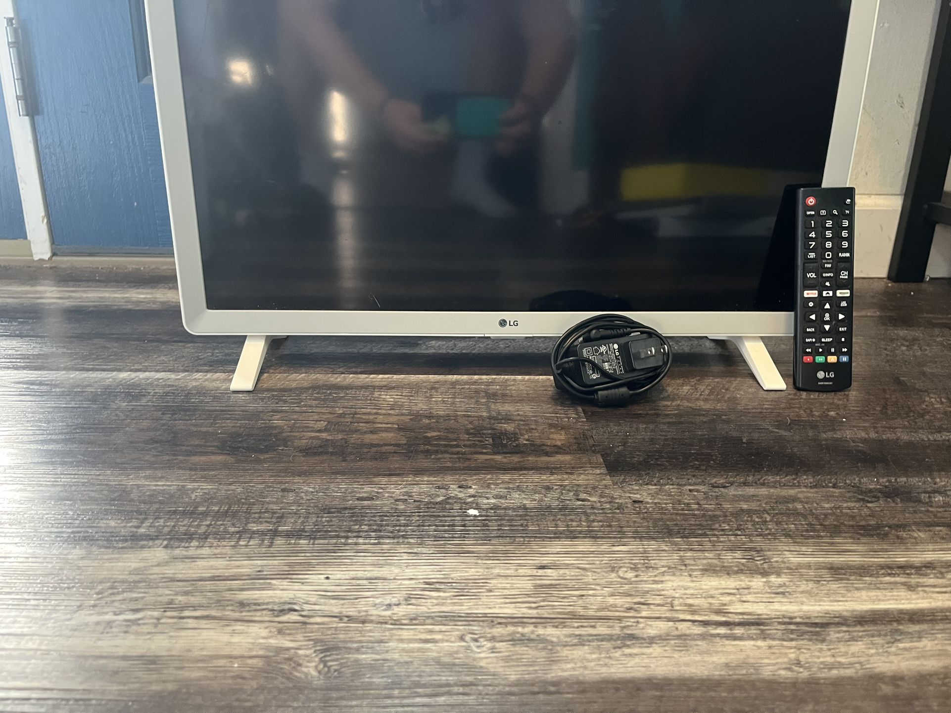 LG 28 Inch Smart TV. Great Condition. Comes With Remote And Cord.