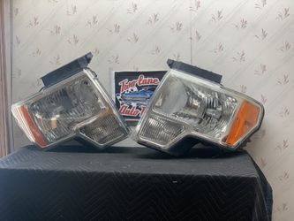 09-14 FORD F150 PAIR HALOGEN OEM HEADLIGHTS