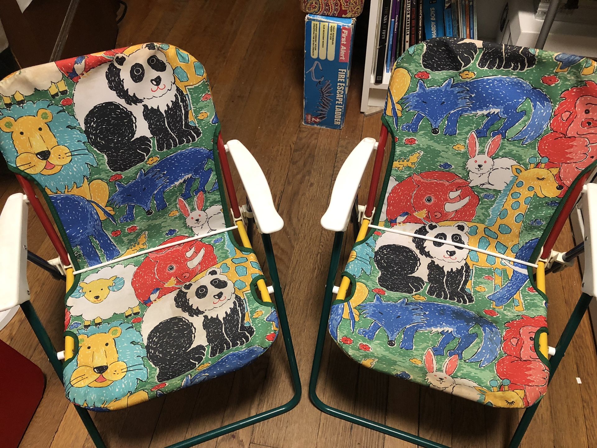 Kids table and 2 chairs with animal design