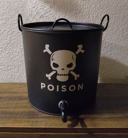 Skull & Bones 5 gallon with spout