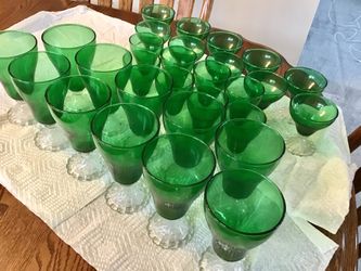 Vtg. 29 Pcs. Anchor Hocking Emerald Drink-ware  Boopie Pattern Green Glassware