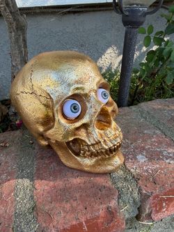 Gold Painted Skull Decoration with Googly Eyes haunted house scary skull witches