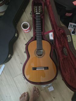 Cordoba friederich luthier select worth 3100 usd at only 1500 usd