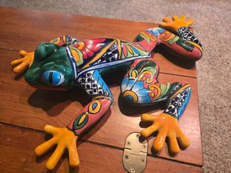 Ceramic Mexican frog garden decor
