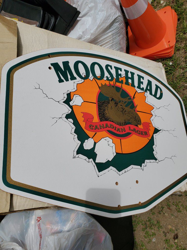 Moosehead Basketball Hoop